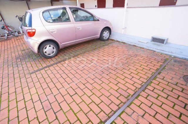 23/30 駐車場