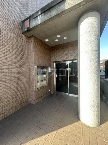 26/30 エントランス