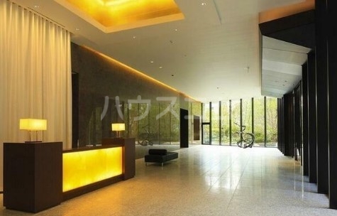 18/28 エントランス