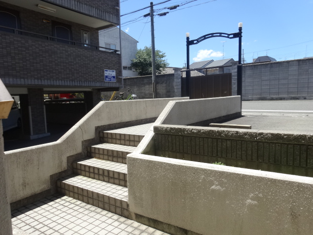 20/30 エントランス