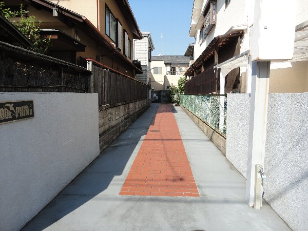 18/29 エントランス