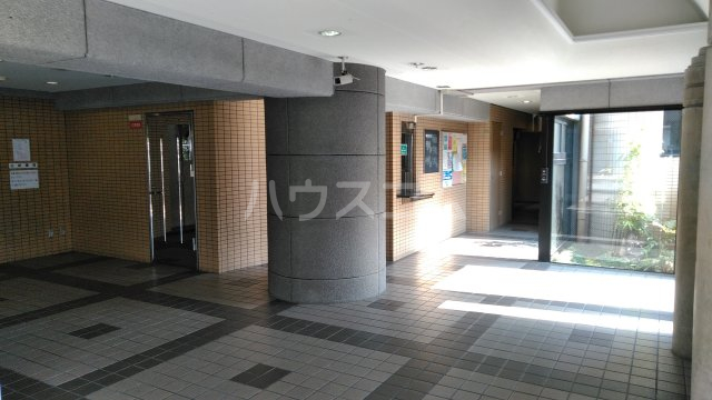 26/30 エントランス