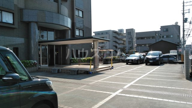 25/28 駐車場