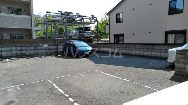 26/28 駐車場