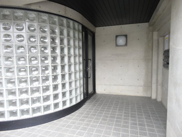 20/28 エントランス