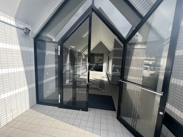 28/30 エントランス