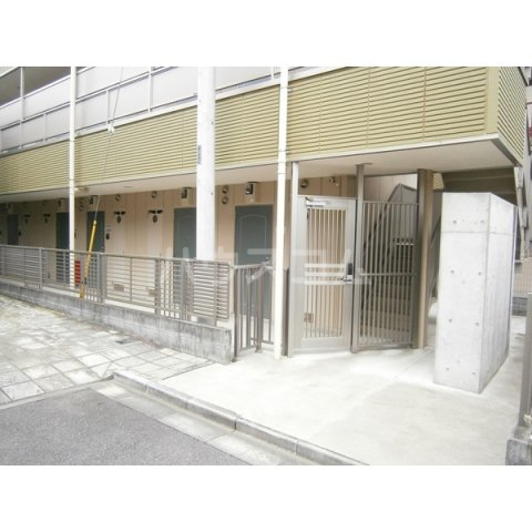 21/25 エントランス