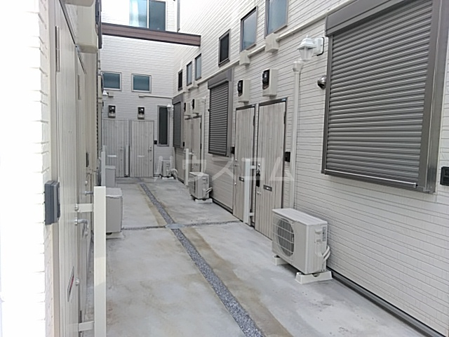 19/27 エントランス