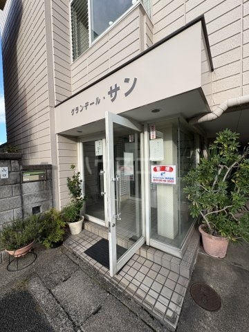 23/30 エントランス