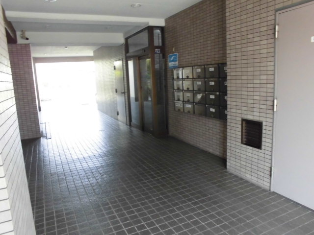 20/30 エントランス