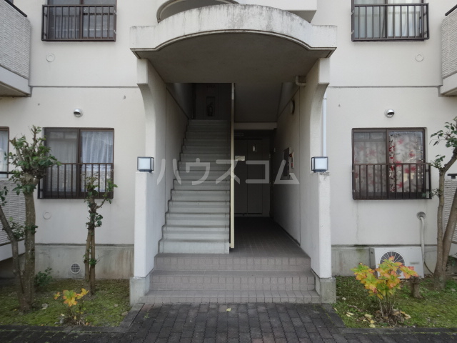 27/30 エントランス