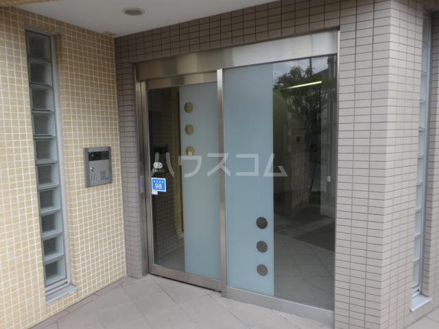 23/30 エントランス