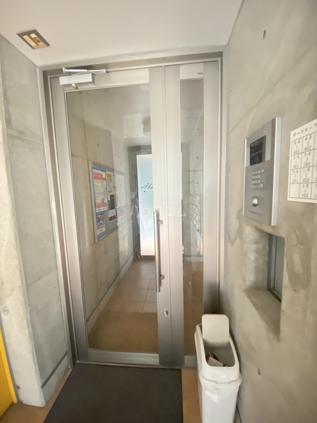 25/30 エントランス