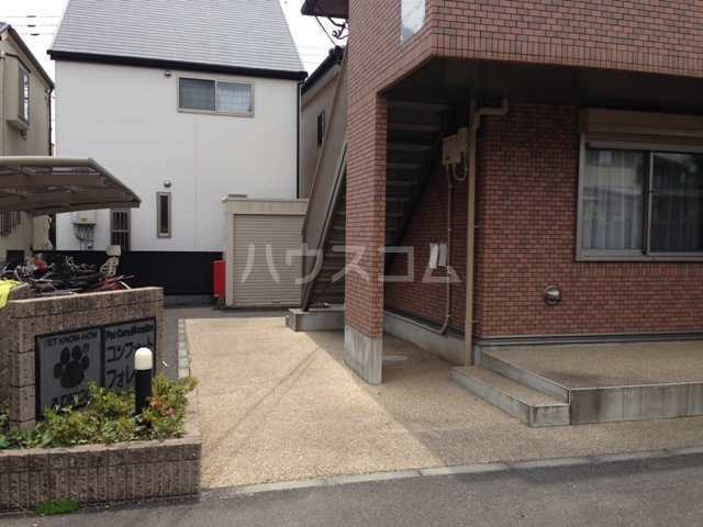 21/30 エントランス