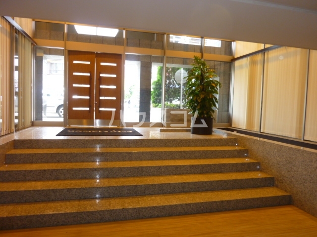 21/28 エントランス