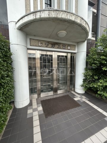 2/5 エントランス