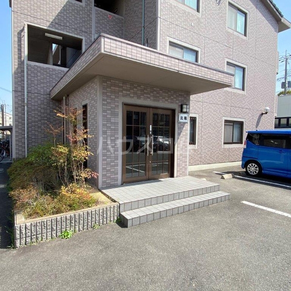23/30 エントランス