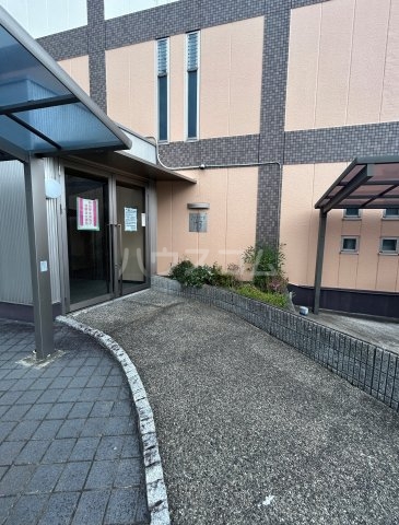 23/30 エントランス