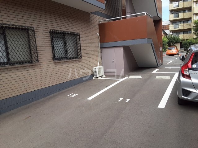 25/30 駐車場