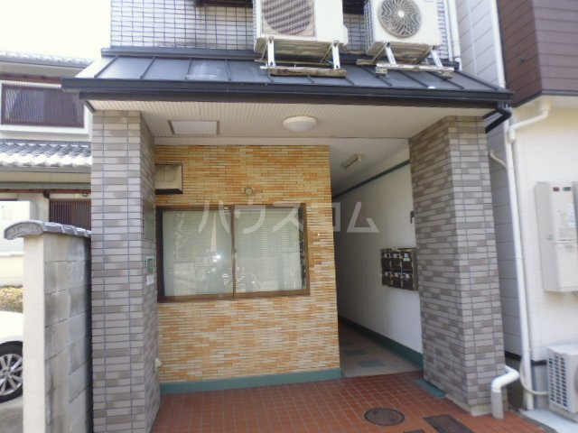 25/30 エントランス