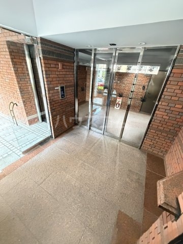 21/30 エントランス