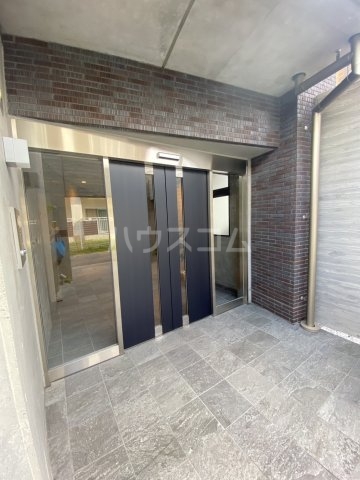 27/30 エントランス