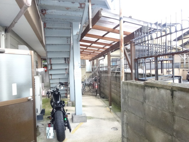 21/30 エントランス