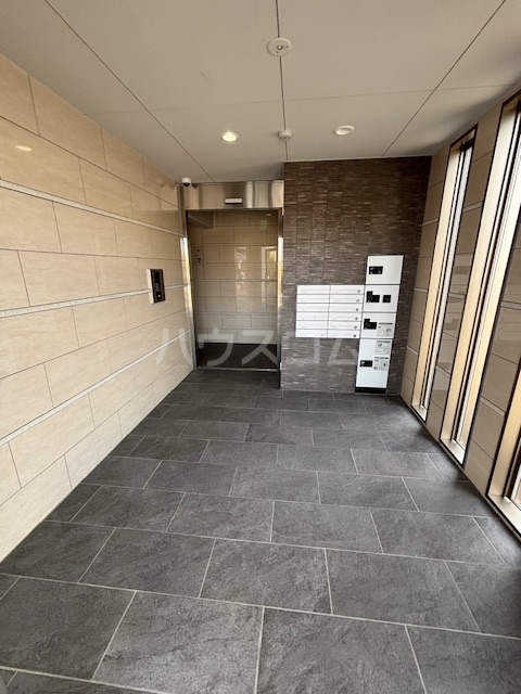 21/30 エントランス