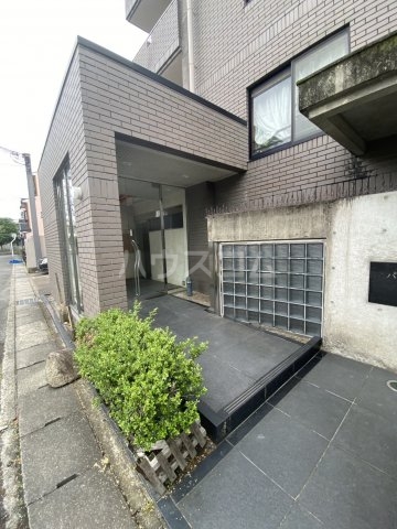 21/29 エントランス