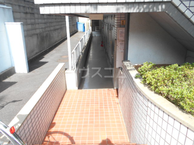 18/29 エントランス