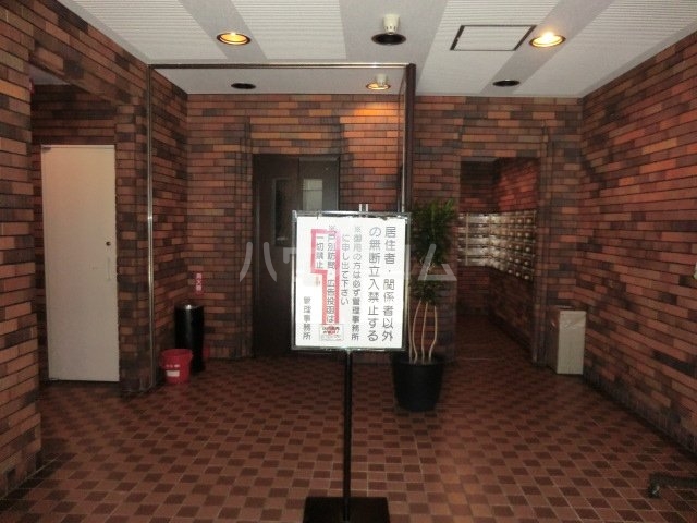 27/30 エントランス