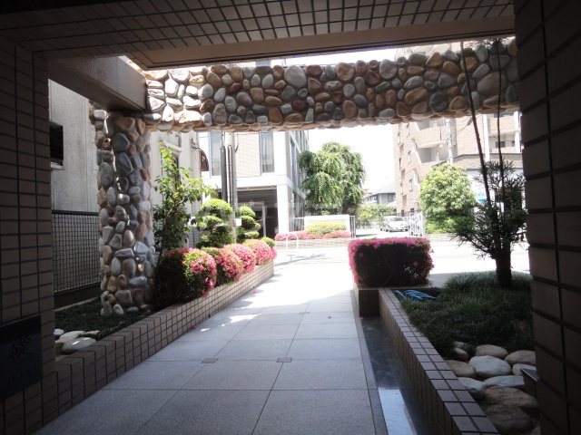 25/30 エントランス