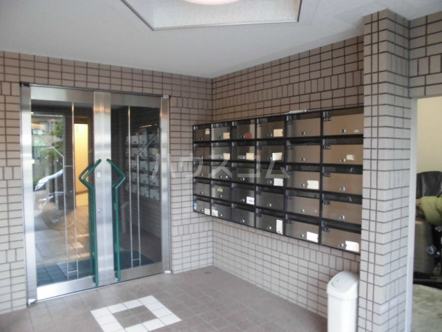 24/30 エントランス