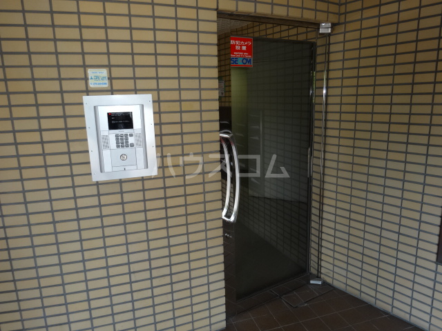 24/30 エントランス