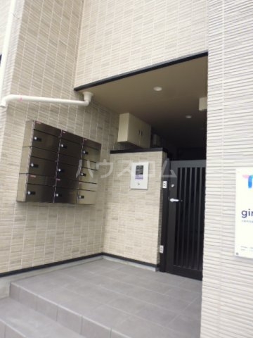 27/30 エントランス