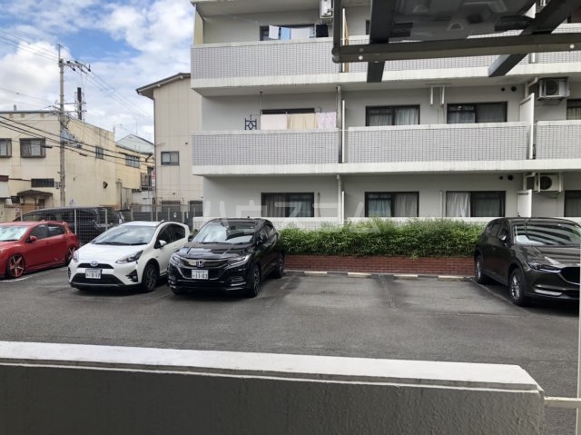 20/28 駐車場