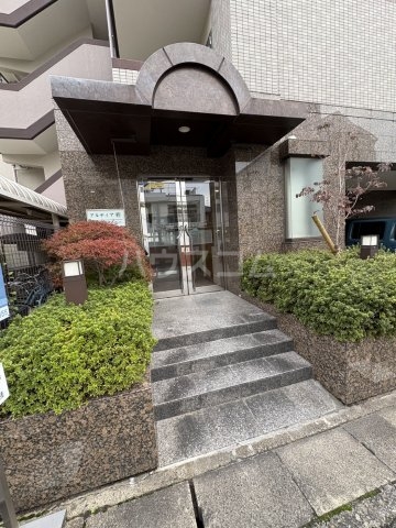 25/30 エントランス