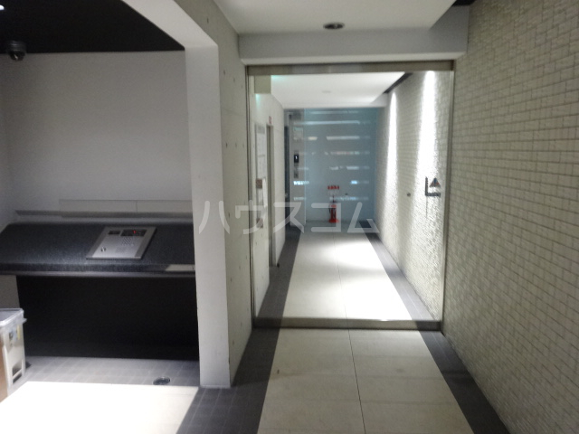 26/30 エントランス