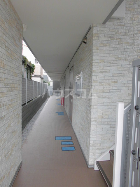 28/30 エントランス