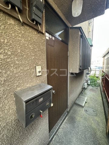 27/28 エントランス