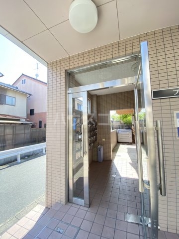 24/30 エントランス