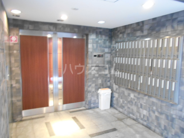 24/30 エントランス