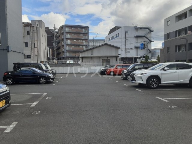 23/30 駐車場