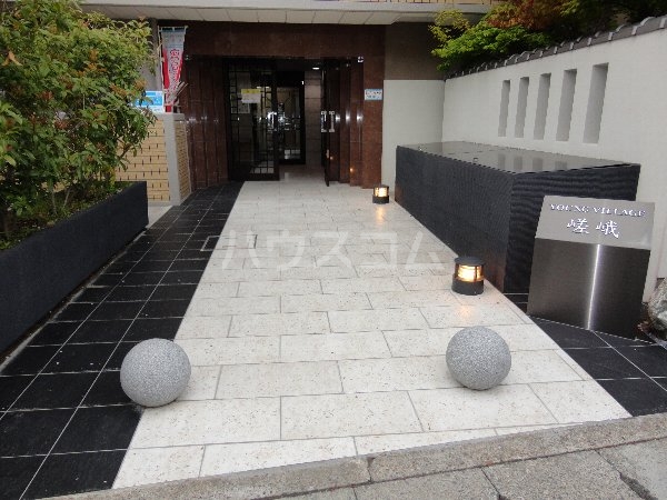 19/30 エントランス