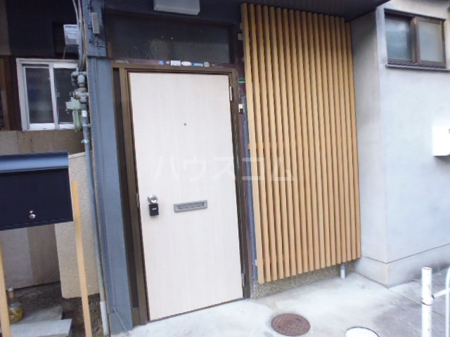 25/30 エントランス