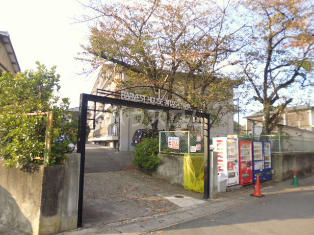 27/30 エントランス