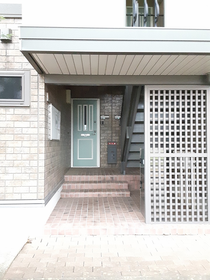 27/30 エントランス