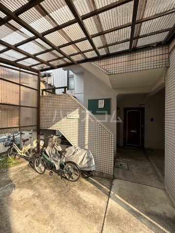 17/25 エントランス