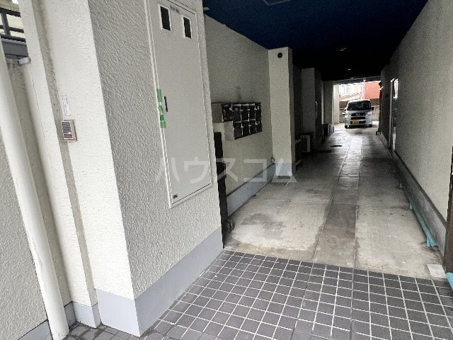 22/30 エントランス