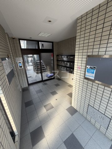 24/30 エントランス